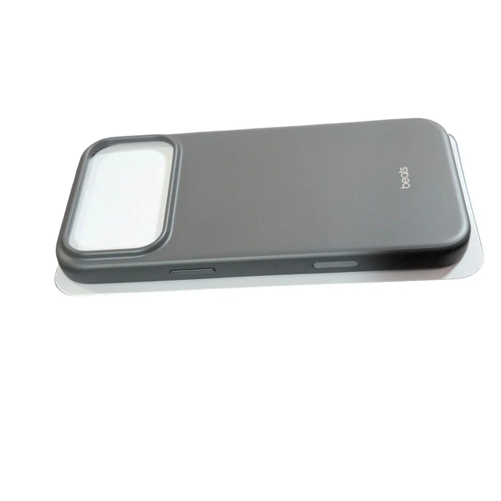 Cc4O Beats Case w/ Magsafe for iPhone 17 Pro Max 6.9